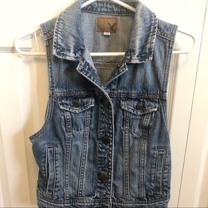 American Eagle Denim Vest Size M